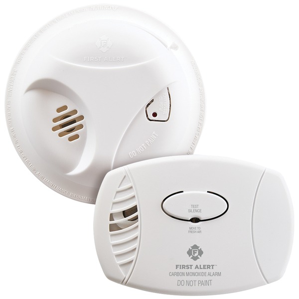 First Alert 1039879 Smoke (SA303) & Carbon Monoxide (CO400) Detector Combo Pack