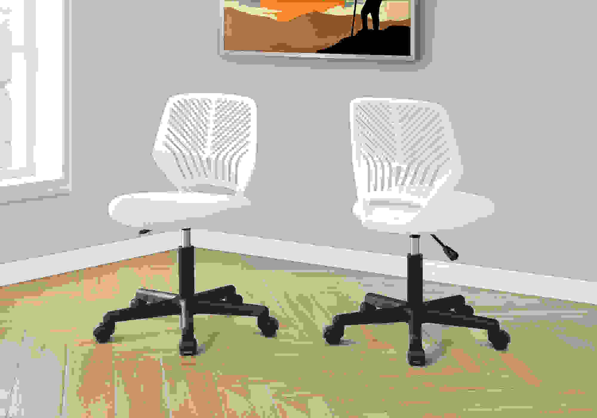 OFFICE CHAIR - WHITE JUVENILE / BLACK BASE ON CASTORS